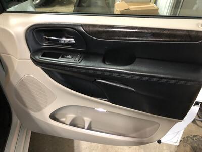 2016 Dodge Grand Caravan SXT - Photo 21 - Saint Louis, MI 48880-9800