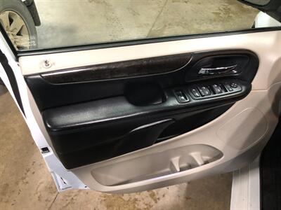 2016 Dodge Grand Caravan SXT - Photo 20 - Saint Louis, MI 48880-9800