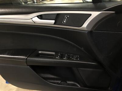 2020 Ford Fusion SE   - Photo 19 - Saint Louis, MI 48880-9800