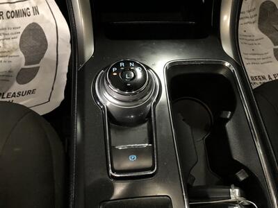 2020 Ford Fusion SE   - Photo 13 - Saint Louis, MI 48880-9800