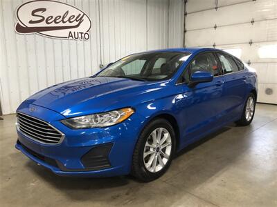 2020 Ford Fusion SE   - Photo 2 - Saint Louis, MI 48880-9800