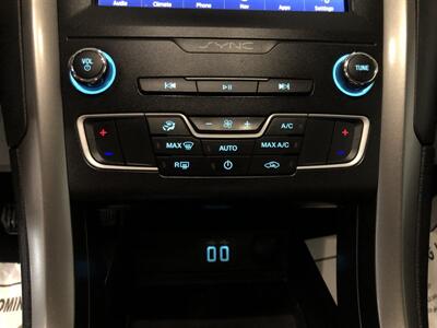 2020 Ford Fusion SE   - Photo 12 - Saint Louis, MI 48880-9800