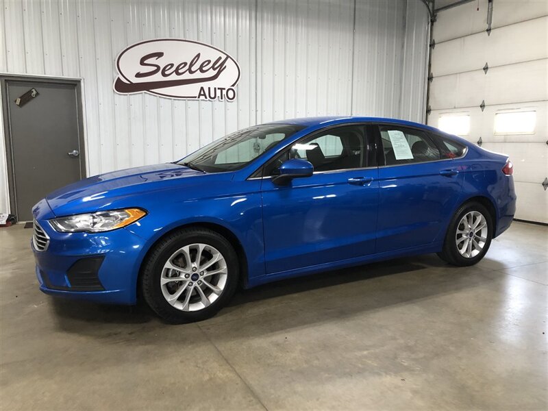 2020 Ford Fusion SE - Photo 1 - Saint Louis, MI 48880-9800