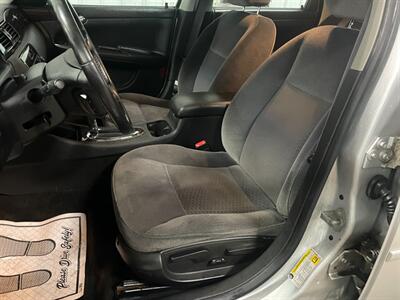 2013 Chevrolet Impala LT   - Photo 15 - Saint Louis, MI 48880-9800