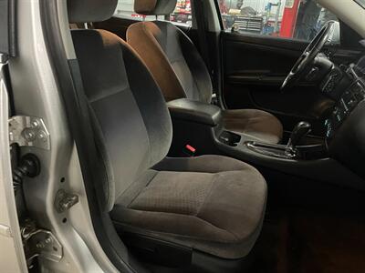 2013 Chevrolet Impala LT   - Photo 17 - Saint Louis, MI 48880-9800