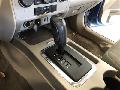 2010 Ford Escape XLT   - Photo 12 - Saint Louis, MI 48880-9800