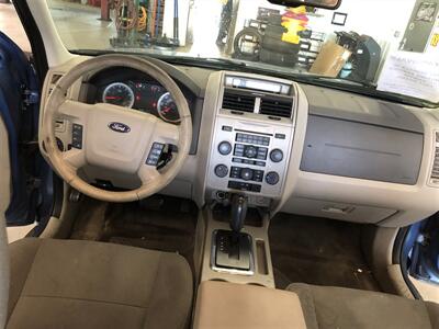2010 Ford Escape XLT   - Photo 7 - Saint Louis, MI 48880-9800