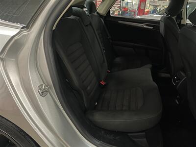 2019 Ford Fusion SE - Photo 18 - Saint Louis, MI 48880-9800