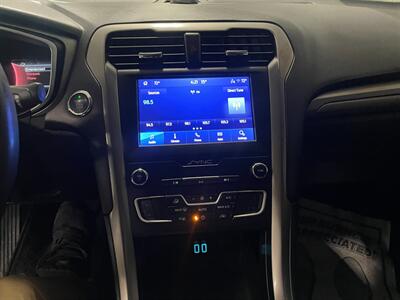2019 Ford Fusion SE - Photo 12 - Saint Louis, MI 48880-9800