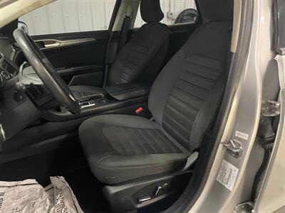 2019 Ford Fusion SE - Photo 15 - Saint Louis, MI 48880-9800