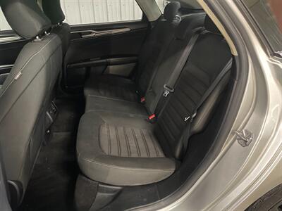 2019 Ford Fusion SE - Photo 16 - Saint Louis, MI 48880-9800