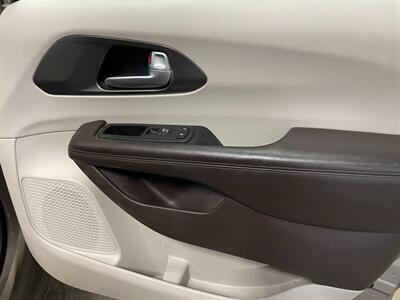2018 Chrysler Pacifica Touring L   - Photo 23 - Saint Louis, MI 48880-9800