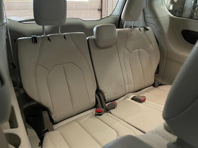 2018 Chrysler Pacifica Touring L   - Photo 19 - Saint Louis, MI 48880-9800