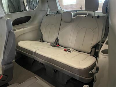 2018 Chrysler Pacifica Touring L   - Photo 16 - Saint Louis, MI 48880-9800