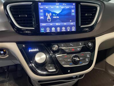 2018 Chrysler Pacifica Touring L   - Photo 10 - Saint Louis, MI 48880-9800