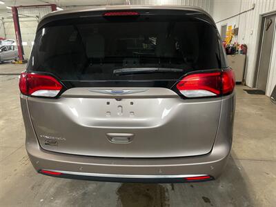 2018 Chrysler Pacifica Touring L   - Photo 26 - Saint Louis, MI 48880-9800