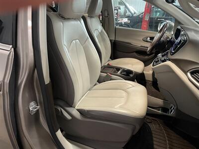 2018 Chrysler Pacifica Touring L   - Photo 17 - Saint Louis, MI 48880-9800