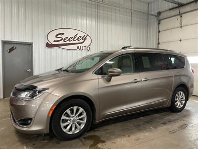 2018 Chrysler Pacifica Touring L   - Photo 1 - Saint Louis, MI 48880-9800