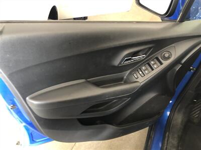2016 Chevrolet Trax LS   - Photo 18 - Saint Louis, MI 48880-9800
