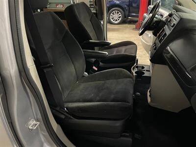2014 Dodge Grand Caravan American Value Package - Photo 18 - Saint Louis, MI 48880-9800