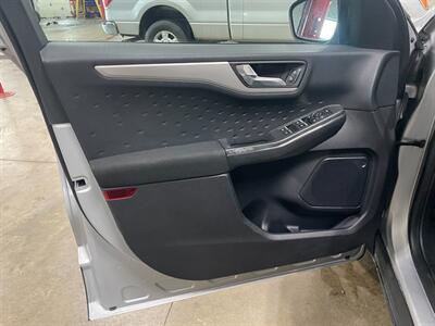 2020 Ford Escape SE - Photo 23 - Saint Louis, MI 48880-9800