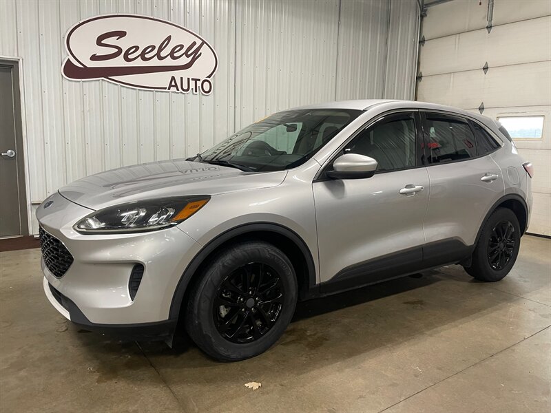 2020 Ford Escape SE   - Photo 1 - Saint Louis, MI 48880-9800