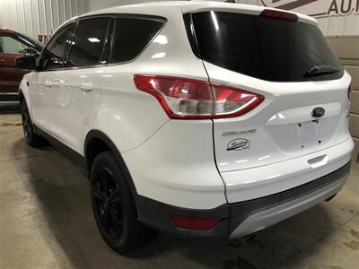 2016 Ford Escape SE   - Photo 3 - Saint Louis, MI 48880-9800