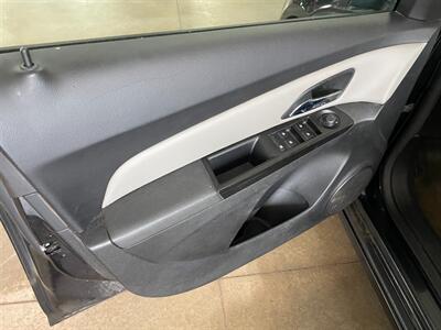 2014 Chevrolet Cruze LS Auto - Photo 19 - Saint Louis, MI 48880-9800