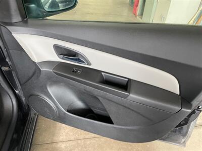 2014 Chevrolet Cruze LS Auto - Photo 20 - Saint Louis, MI 48880-9800