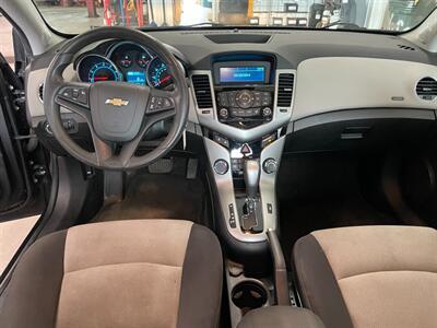 2014 Chevrolet Cruze LS Auto - Photo 7 - Saint Louis, MI 48880-9800