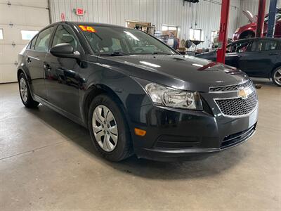 2014 Chevrolet Cruze LS Auto - Photo 5 - Saint Louis, MI 48880-9800