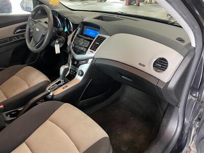2014 Chevrolet Cruze LS Auto - Photo 18 - Saint Louis, MI 48880-9800