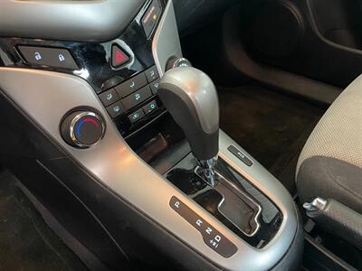 2014 Chevrolet Cruze LS Auto - Photo 12 - Saint Louis, MI 48880-9800
