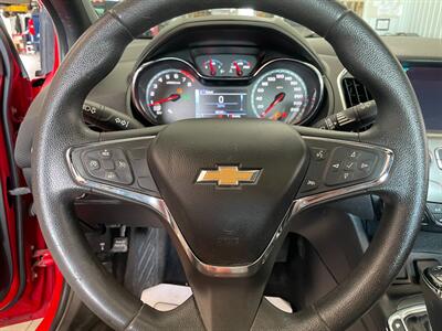 2018 Chevrolet Cruze LT Auto   - Photo 10 - Saint Louis, MI 48880-9800