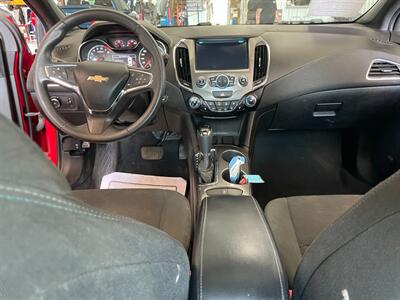 2018 Chevrolet Cruze LT Auto   - Photo 8 - Saint Louis, MI 48880-9800