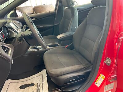 2018 Chevrolet Cruze LT Auto   - Photo 16 - Saint Louis, MI 48880-9800