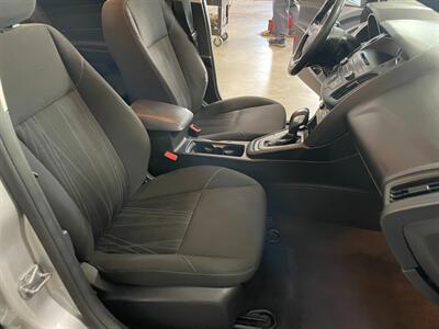 2016 Ford Focus SE - Photo 19 - Saint Louis, MI 48880-9800