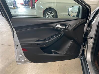 2016 Ford Focus SE - Photo 22 - Saint Louis, MI 48880-9800