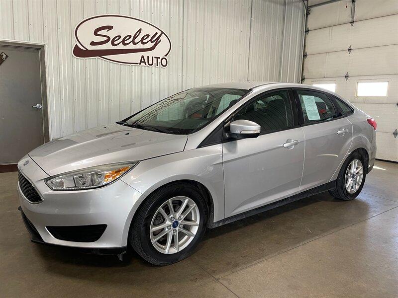 2016 Ford Focus SE   - Photo 1 - Saint Louis, MI 48880-9800