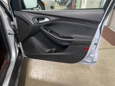 2016 Ford Focus SE - Photo 21 - Saint Louis, MI 48880-9800