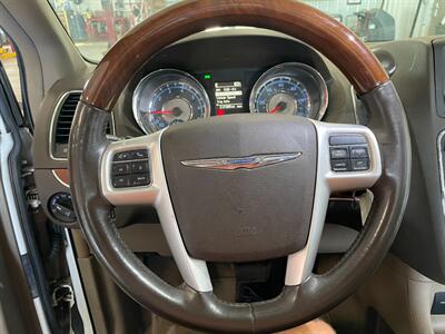 2016 Chrysler Town and Country Limited Platinum - Photo 9 - Saint Louis, MI 48880-9800