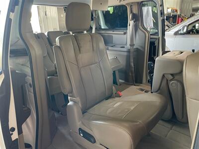 2016 Chrysler Town and Country Limited Platinum - Photo 20 - Saint Louis, MI 48880-9800