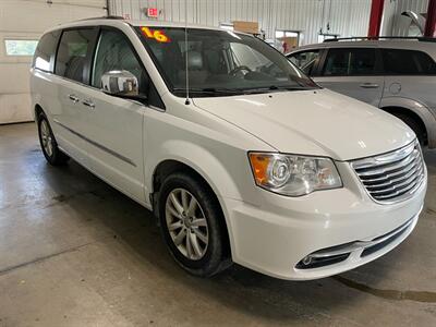 2016 Chrysler Town and Country Limited Platinum - Photo 4 - Saint Louis, MI 48880-9800