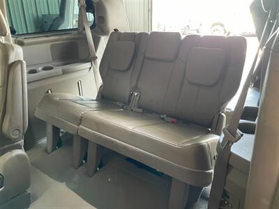 2016 Chrysler Town and Country Limited Platinum - Photo 18 - Saint Louis, MI 48880-9800