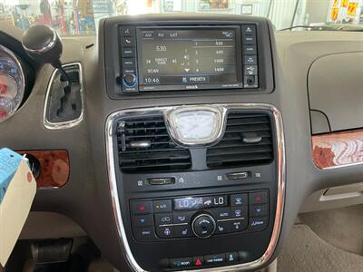 2016 Chrysler Town and Country Limited Platinum - Photo 13 - Saint Louis, MI 48880-9800