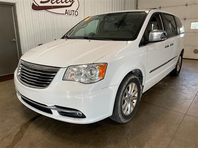 2016 Chrysler Town and Country Limited Platinum - Photo 2 - Saint Louis, MI 48880-9800