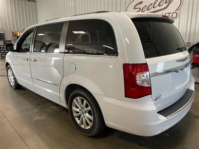 2016 Chrysler Town and Country Limited Platinum - Photo 3 - Saint Louis, MI 48880-9800