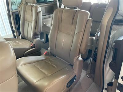 2016 Chrysler Town and Country Limited Platinum - Photo 16 - Saint Louis, MI 48880-9800