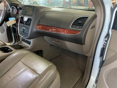 2016 Chrysler Town and Country Limited Platinum - Photo 23 - Saint Louis, MI 48880-9800