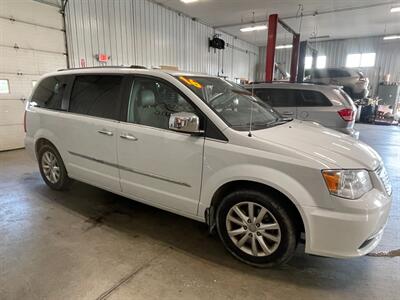 2016 Chrysler Town and Country Limited Platinum - Photo 5 - Saint Louis, MI 48880-9800